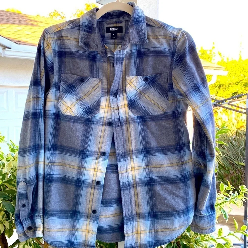 URBAN PIPELINE BOY’S LONG SLEEVE BLUE SHIRT BUTTON DOWN Size L EUC